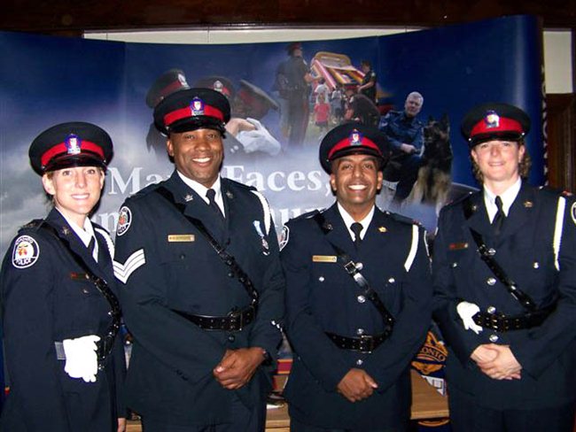 پلیس تورنتو اولین نشانه‌های عقب‌نشینی را نشان داد