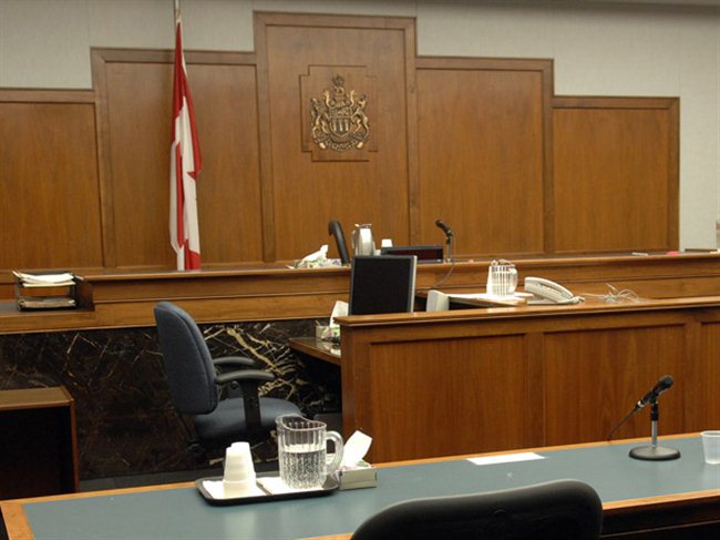 قاضی: استدلالها برای تاخیر در رسیدگی به پرونده ها منطقی نیست