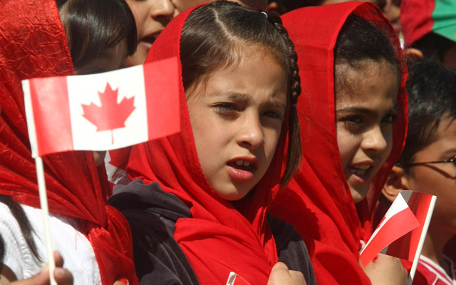 کاهش هزینه های دریافت شهروندی کانادا برای افراد زیر 18 سال